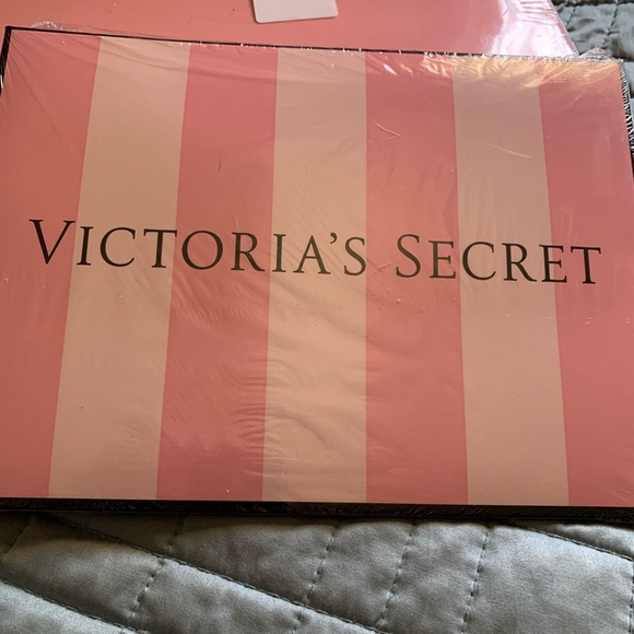 Victoria's Secret set of three gift boxes! - Picture 2 of 6